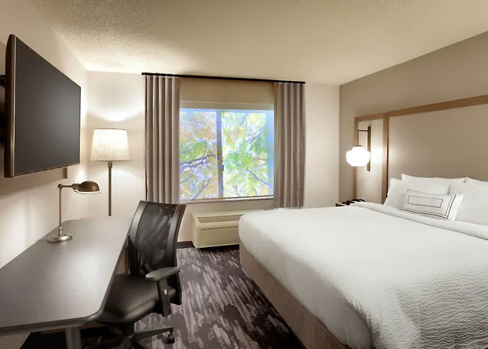 Fairfield And Hotel Sierra Vista